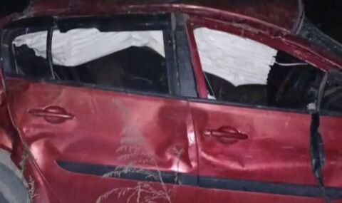 Direksiyon hakimiyetini kaybeden otomobil takla attı 3 yaralı