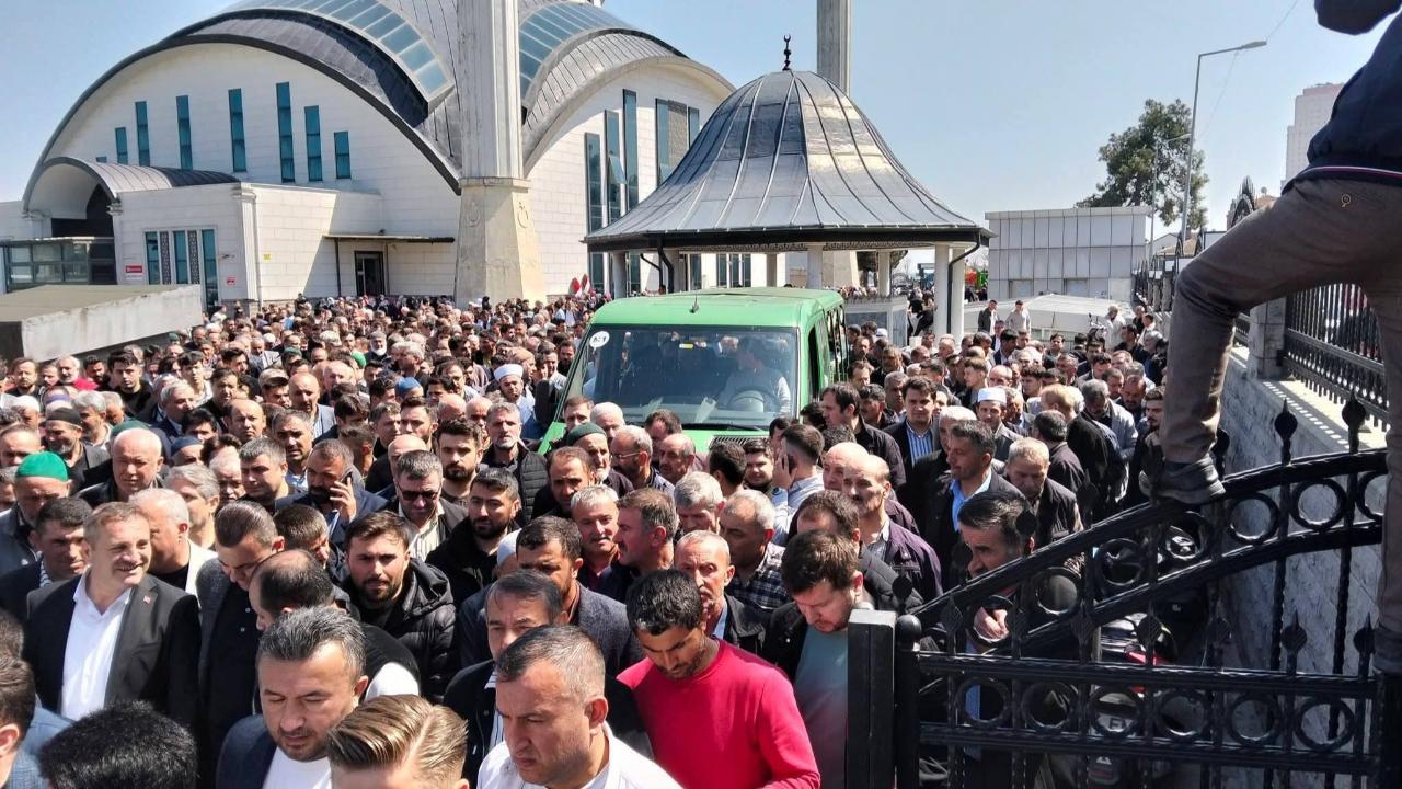 Arif Özdemir Dualarla defnedildi.