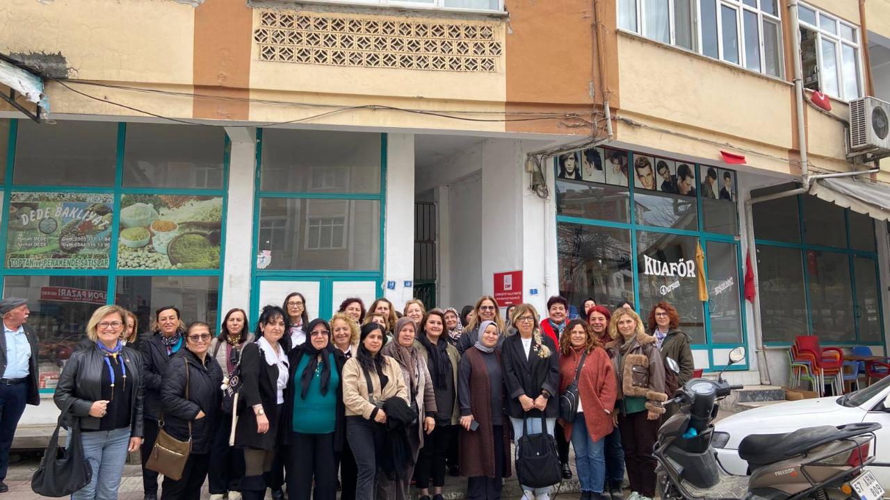 Sinop CHP İl Kadın Teşkilatı Aylık değerlendirme toplantısını ilçemizde düzenledi.